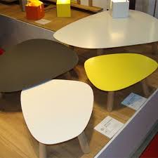 Comme chaque type de terrarium, la table terrarium ne convient pas à toutes les espèces. Table Basse Turtle Large Blanc Turtle Presente Un Plateau Aux Contours Flous Et Irreguliers A La Maniere D Un Galet Poli Table Basse Meuble Design Decoration