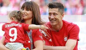 Cô là gương mặt nổi bật trong. Fc Bayern Munchen Robert Lewandowskis Ehefrau Packt Uber Den Fcb Superstar Aus