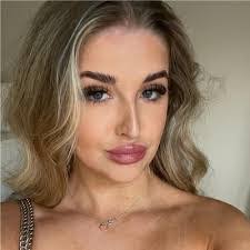 Katrina Squires's Instagram, Twitter & Facebook