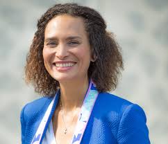 Journalist and founder of the humble heroes. Frederique Bedos Fondatrice Du Projet Imagine Portrait D Une Femme Authentique Une Heroine D Exception Singapour Le Mag
