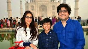 Sonali bendre with her husband goldie behl at wedding reception of tulsi kumar in mumbai. Goldie Behl Wiki Sonali Bendre Husband Bio Age Family Net Worth