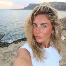 Bonnie Blu is now apparently looking to smash her world record by  attempting 2000 in 24hrs...