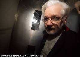 Noticias destacadas de assange 2020. Julian Assange S Extradition Case Has Been Postponed Daily Mail Online