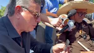 El Padre Leopoldo Serrano logra comunicarse con la presidenta Xiomara  Castro antes de llegar a la capital de Honduras. “Te quiero saludar  personalmente, sos una mujer valiente”, le dijo.
