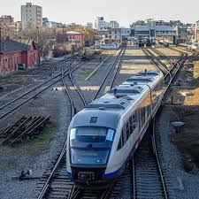 Mănăstirea curtea de argeş reprezintă principala atracţie a oraşului curtea de argeş şi adună anual mii de pelerini ce îşi caută atât liniştea, cât şi alinarea diverselor afecţiuni. Trenuri PiteÈti Home Facebook