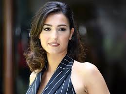 Nel 2012, ultimo anno di svolgimento, la formula venne cambiata e le concorrenti erano stavolta ragazze straniere residenti in italia da almeno un anno. Caterina Balivo Agenzia Spettacoli Naxion Management