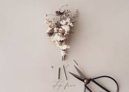 Mini dried flowers for cupcakes. How To Make Mini Dried Flower Bouquets Samotabr