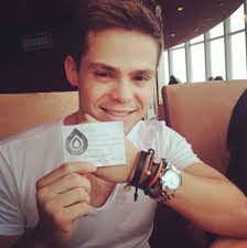 Actor venezolano Willy Martin con sus #pulseras Gasolina Sin Plomo.