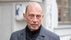 Wählen ostdeutsche eher radikale parteien? Cdu Abgeordneter Wanderwitz Merkels Neuer Fur Den Osten Zdfheute