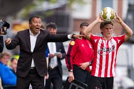 We would like to show you a description here but the site won't allow us. Henk Ten Cate Stopt Voor 84 Jarige Moeder Nederlands Voetbal Bd Nl
