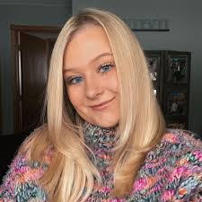 Kristin Mcgregor's Instagram, Twitter & Facebook