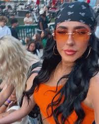 Francine Parrish's Instagram, Twitter & Facebook