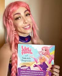 Ante las miradas atentas de Matteo y Anaís, la tapita se levantó y dejó  salir una muñequita delicada, con falda de tul y cabello rosado..." 🙂 Un  día perfecto para contar un