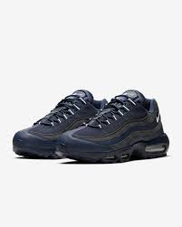 With four iterations prior, nike released the air max 95 in 1995, showcasing a provocative silhouette that was unlike any other shoe the marketplace had seen before. Nike Air Max 95 Herrenschuh Nike Lu