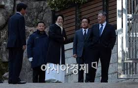 We provide the best quality videos for download and watching on our featured content. í¬í†  æ•… ì •ì£¼ì˜ íšŒìž¥ ì œì‚¬ì— ì°¸ì„í•œ ì •ëª½êµ¬ íšŒìž¥ ì•„ì‹œì•„ê²½ì œ
