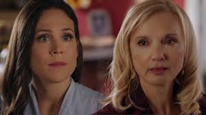 When Calls the Heart': Helen Bouchard Tears Up Over Estranged Husband and  Apologizes to Elizabeth