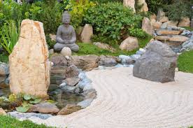 How to incorporate stone lanterns, rain chains and other traditional japanese garden décor into your landscape. 21 Inspiring Japanese Garden Design Ideas To Zen Your Life