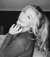 Alissa Darnell's Instagram, Twitter & Facebook