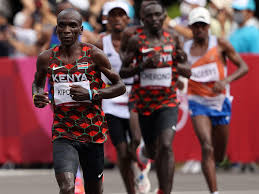 Despite problems with his shoes from the first kilometer, kipchoge won the eliud kipchoge won the berlin marathon with a in a personal best time of 2 hours, 4 minutes despite troubles with his insoles. Fwuj73rrq8ccrm