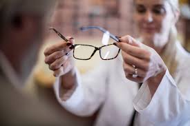 learn the different types of eyeglass lens materials