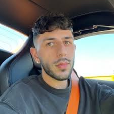 Erin Nero (@ErinNero)