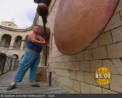 Cet été, fort boyard se passe des services de la boule, le colossal maton qui officie depuis vingt ans sur france 2. Fort Boyard Personnages La Boule
