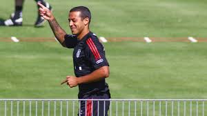 Check spelling or type a new query. Fc Bayern Thiago Beim Trainingsauftakt