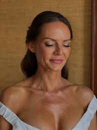 Did you know, the editing style of your photographer's photos can change  the way your makeup looks in photographs? To put it simply.. Photos that  are darker and more moody will make