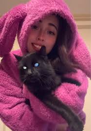 Amando mi chompita en este frío con Cherry Bond