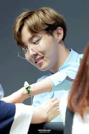 He S So Beautiful I Wish They Wouldn T White Wash The Idols So Much Because They Look Amazing With Their Natural Skin Tone Hoseok Hoseok Bts Jhope