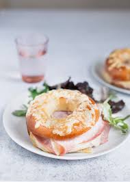 7 Recettes De Bagels Qui Revisitent Le Dejeuner Bagel Recette Recette Recette Brunch