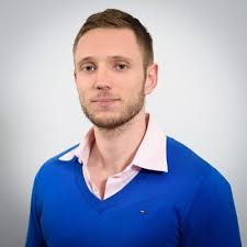 🔥 Les pubs à 100K sont enfin à votre portée ! Pas besoin d'un plateau,  d'une équipe de 30 personnes et de 3 semaines de post-prod. 👉 Aujourd'hui,  ce qui compte, c'est