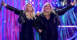 Before opening the 2021 acm awards with a duet performance of their song drunk, miranda lambert and elle king took to the red carpet where they showed off their matching looks. B5te1dyl9j Qvm