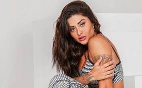 Aline riscado, name adopted when she married the wrestler rodrigo riscado (separated in 2015), is still the main name used by the brazilian model and dancer aline. Aline Riscado Undergoes Knee Surgery After Injury I Left The Place All The Time Entertainment Prime Time Zone