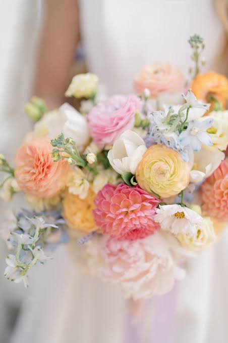 Wildflower Wedding Bouquets: Natural Wedding Flowers You'll Love - hitched.co.uk