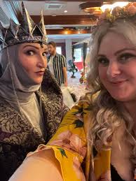 Helen Burrows (@HelenAfterDark)