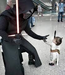 Ebay kleinanzeigen verkaufe ein neuwertiges star wars anakin skywalker kostum als faschingskostüm in gr. Kylo Ren Meets Tiny Rey Darth Vader Kostum Star Wars Kostume Kostume Selber Machen