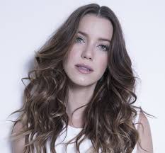 Nathalia Dill celebra nova protagonista e exalta o feminismo: 'Só de ser  mulher, ter desejos e ouvi-los, já é muito arrebatador'