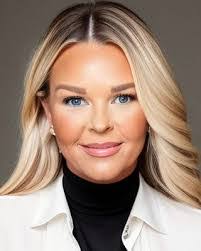 Lori Crowson's Instagram, Twitter & Facebook