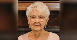 Leona Edwards's Instagram, Twitter & Facebook