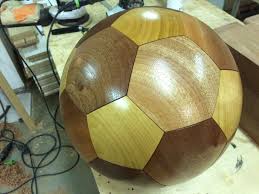 Ballon De Football En Bois Sipo Et Merisier Wood Vase Wood Turning Wood Turning Projects
