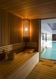 sauna met zicht op binnenzwembad de mooiste zwembaden binnenzwembad spa kamers saunaruimte