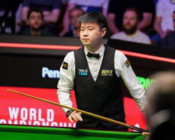 Zhao fights back to level world championship quarter-final against Murphy