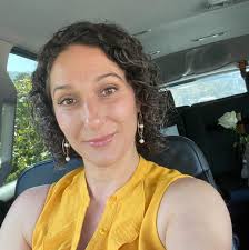 Fruiting avocado tree with small branches for grafting