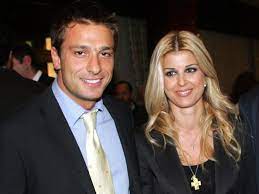 Το σκυλάκι που λάτρεψε η έλενα ράπτη. Elena Rapth H Eklogh Sta 29 Ths Ws Boyleyths Oi Polytaraxes Sxeseis Kai O Paramy8enios Gamos Thecaller