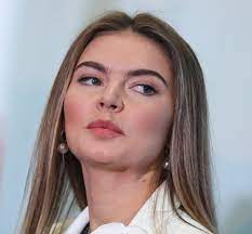 Художественная гимнастика — вид спорта, заключающийся в выполнении под музыку различных гимнастических и танцевальных упражнений и элементов без предмета, а также с предметом (скакалка, обруч, мяч, булавы, лента). Kabaeva Alina Maratovna Persona Tass