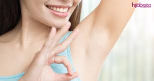 Karena waxing menghilangkan bulu ketiak dari akarnya, maka cara ini kemungkinan akan membuat kulit ketiak terlihat lebih cerah dan lembut. Bukan Muka Je Kena Flawless Ketiak Pun Sama Ini Empat Tip Macam Mana Nak Putihkan Kembali Ketiak Hitam Berkerak Hijabista