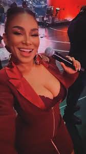 Que tu esencia se imponga hasta crear una marca inconfundible!  ✨️🫰⚡️💫🙏💖🎙🔴 . #VO #MildreAquino #MiHistoriaMusical #Concert #Bachata  @eltorito33 #ElTorito . @zamoraliveoficial @jhosyr #MyVoiceProducer  #Amor931Fm #NYC . Yo Soy La Voz De Tu