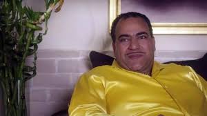 بيومي فؤاد ممثل مصري، من مواليد 16 يونيو 1965.تخرج من كلية الفنون الجميلة في جامعة حلوان، وكان مشتركا في فرقة أتيليه المسرح. Ø¨ÙŠÙˆÙ…ÙŠ ÙØ¤Ø§Ø¯ ÙŠÙØ¬Ø± Ù…ÙØ§Ø¬Ø£Ø© ÙÙ…Ø§ Ù‡ÙŠ Ù…Ø¬Ù„Ø© Ø§Ù„Ø¬Ù…ÙŠÙ„Ø©