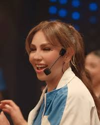 ¡Tuvimos una clase especial de baile con @Thalia! 🤩💃💛, #SoloEnSmartFit  se viven experiencias inolvidables dentro de nuestros gimnasios mientras  arrasamos con los pretextos. 💪🏼🔥 #gym #thalia